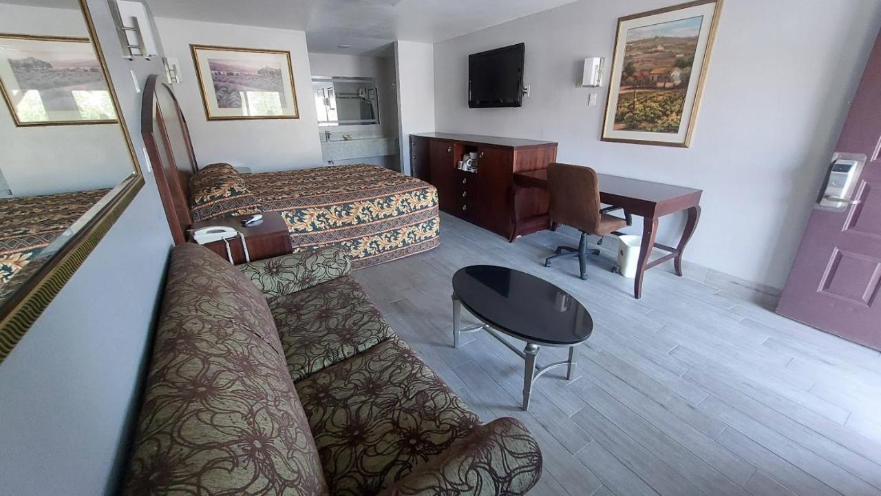 Regency Inn Norco Bagian luar foto